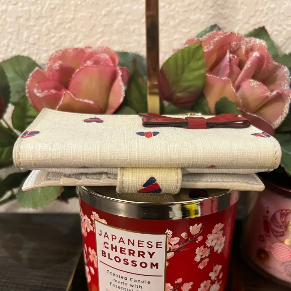 ⭐️Gucci PVC Leather Ribbon Heart Bifold Wallet - Picture 7 of 16